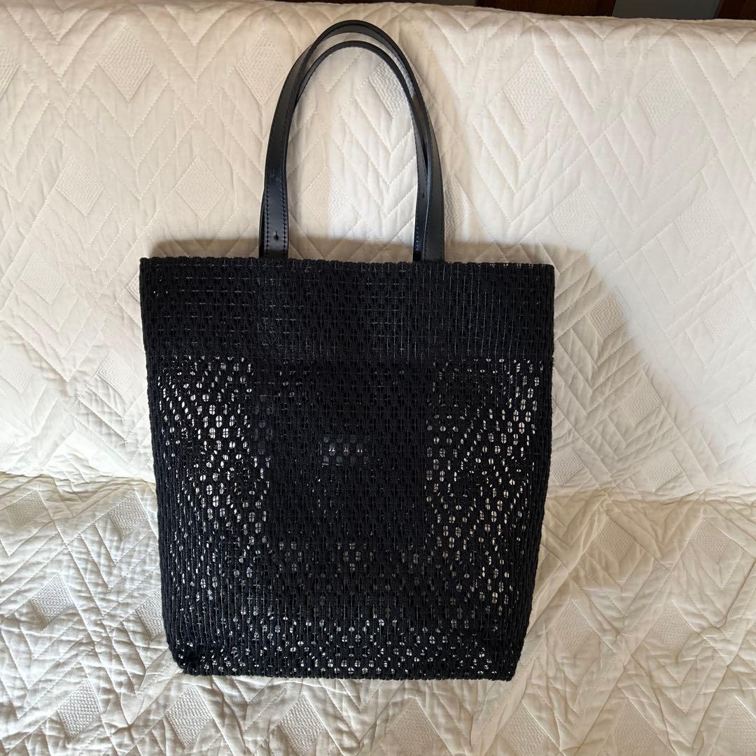 黒いメッシュデザインかごバッグ