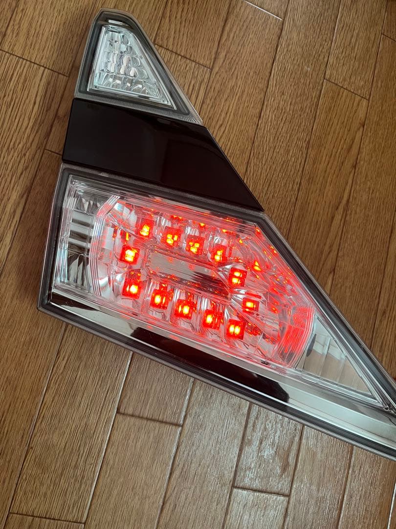 20 ヴェルファイア テールランプ ブラック 202 左側 内側 ゲート側