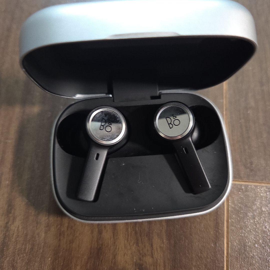 Bang & Olufsen ワイヤレスイヤホン シルバー