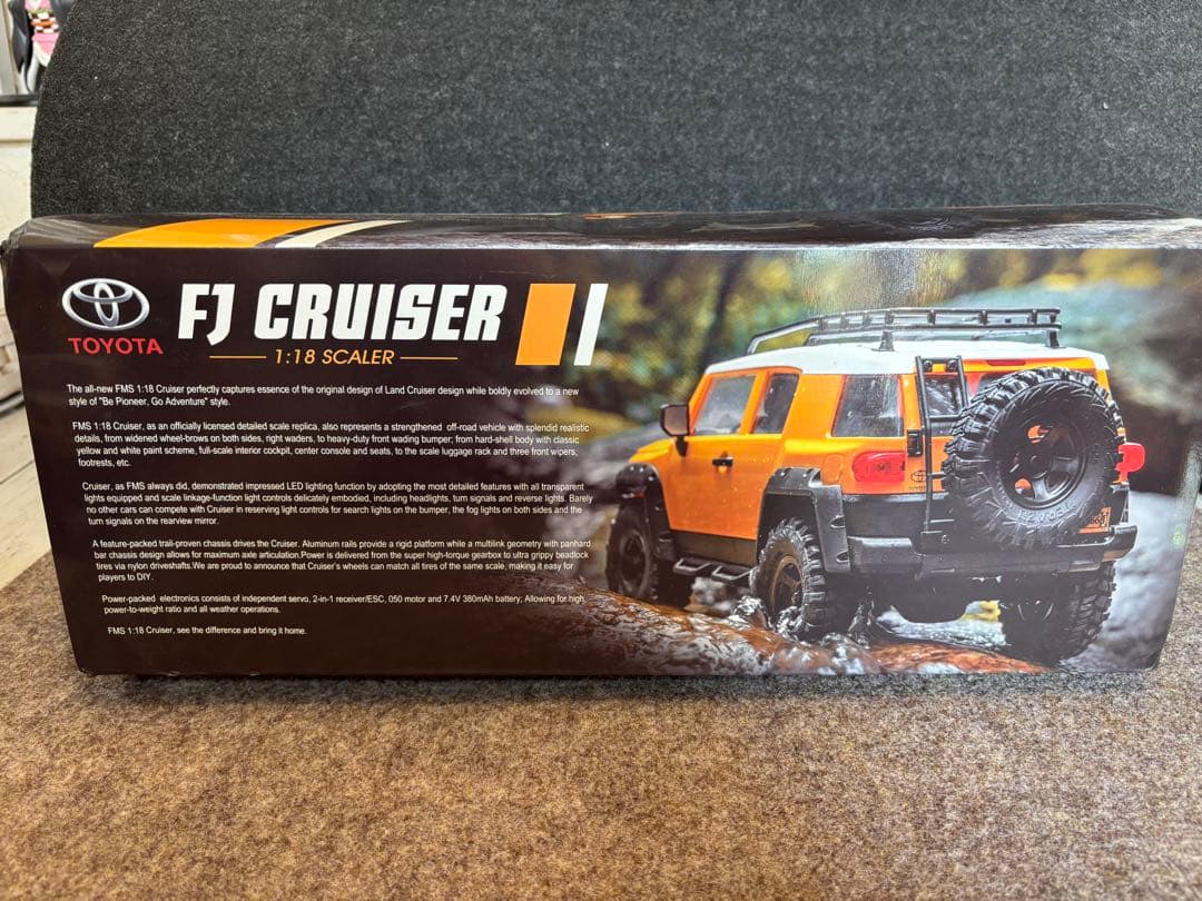 トヨタ FJ CRUISER 1:18 スケールラジコン　ミニクローラ