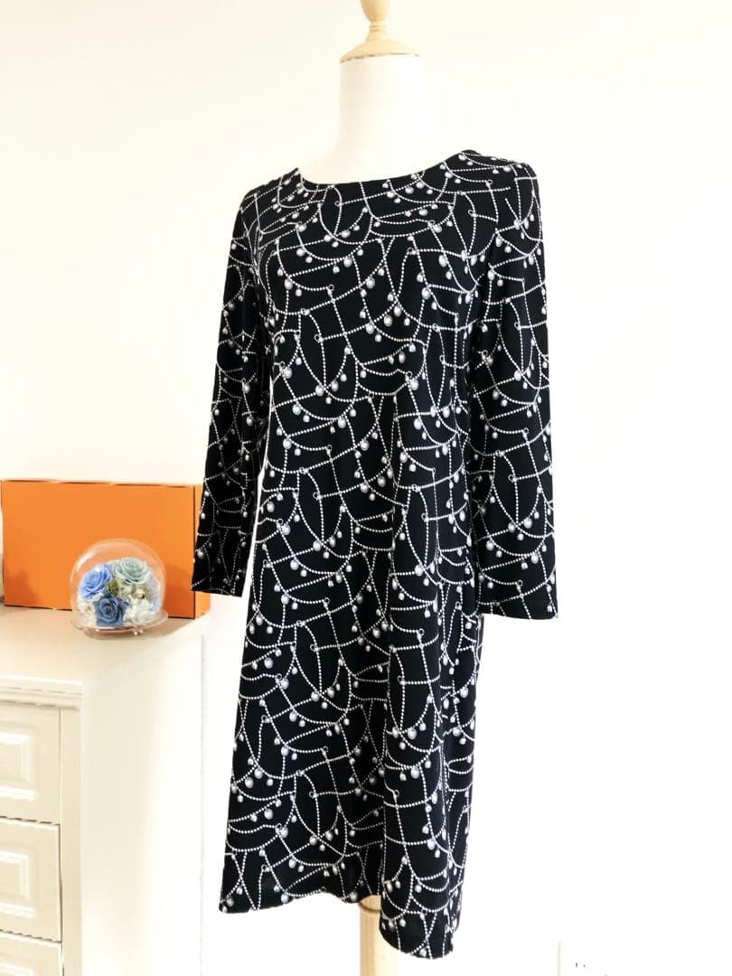 新品タグ付　HERMESワンピース　クルーネック　ブラック