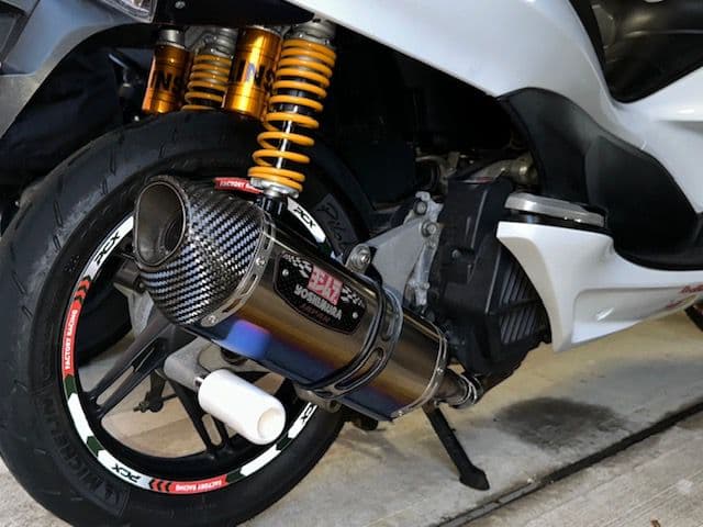 PCX125前期用ヨシムラマフラー(JF28)