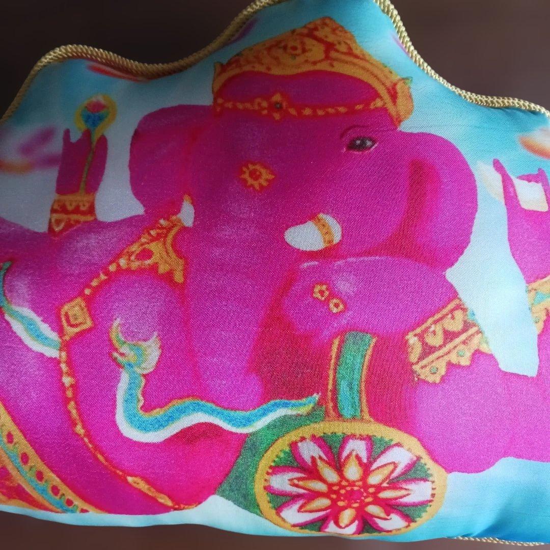 ガネーシャのデザインクッション