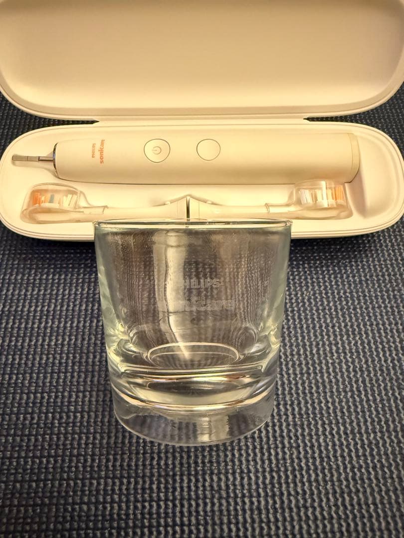 Philips Sonicare 電動歯ブラシ 新品ブラシ2つ、充電ケース付き