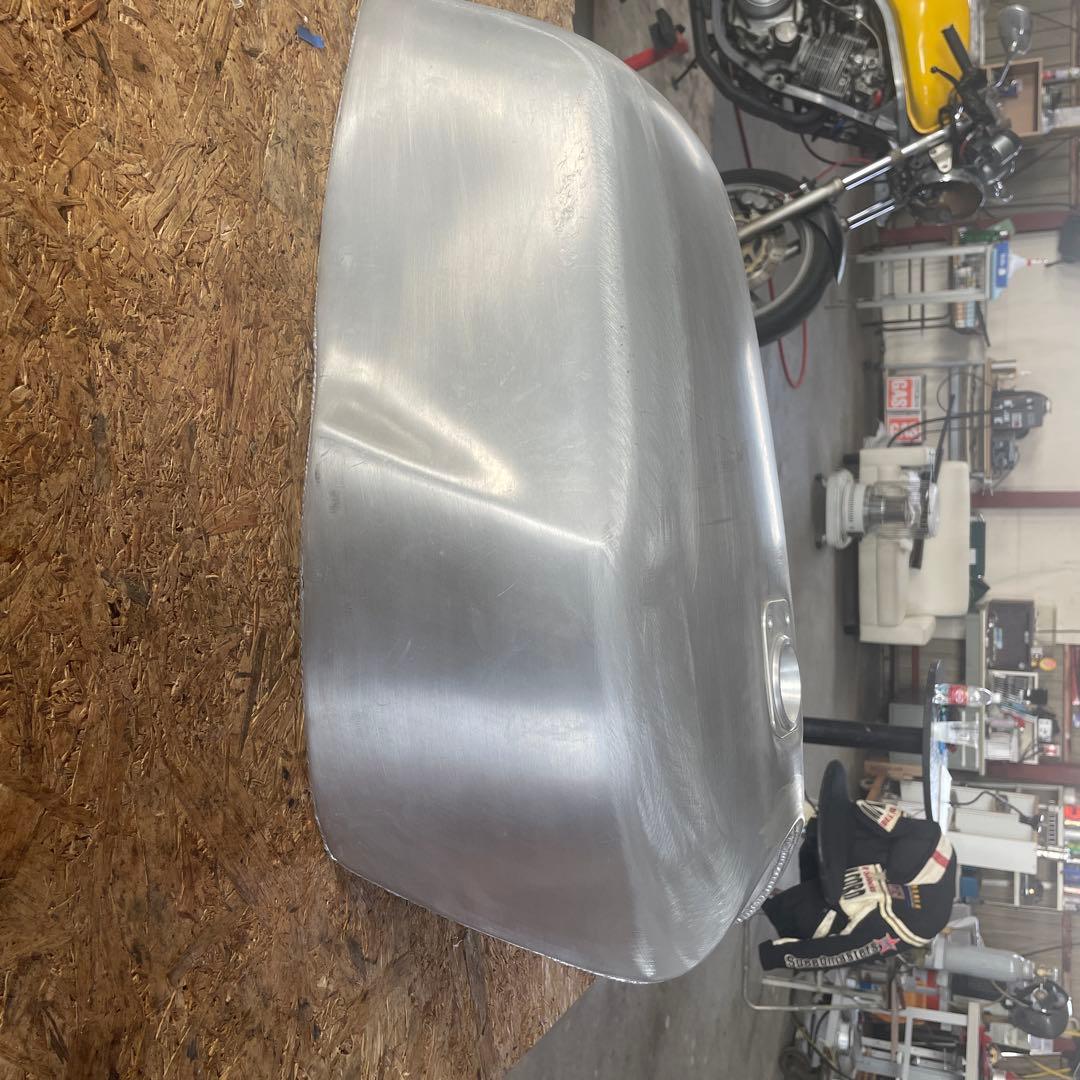 アルミ製バイクタンク給油口付き