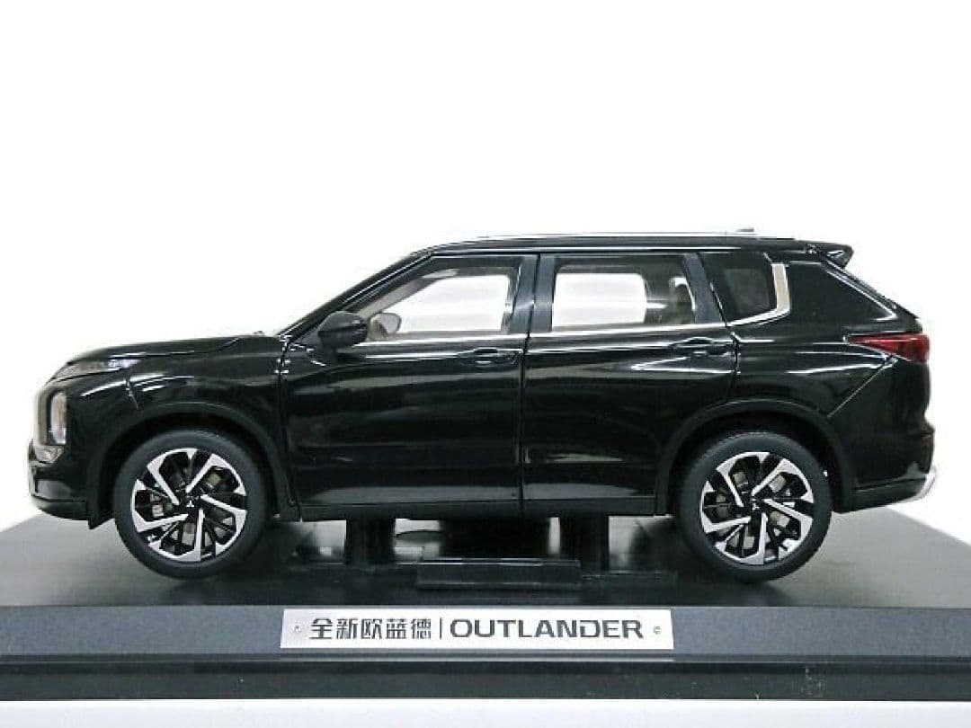 三菱OUTLANDER ミニカー 1/18 ブラック　ダイキャストモデル