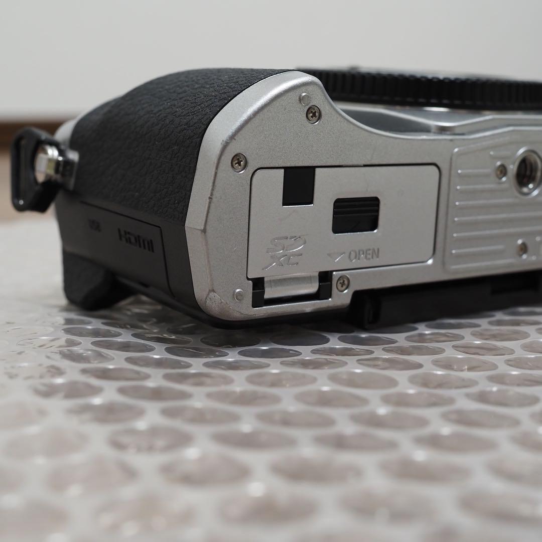 OLYMPUS OM-D E-M10 Mark IV 本体