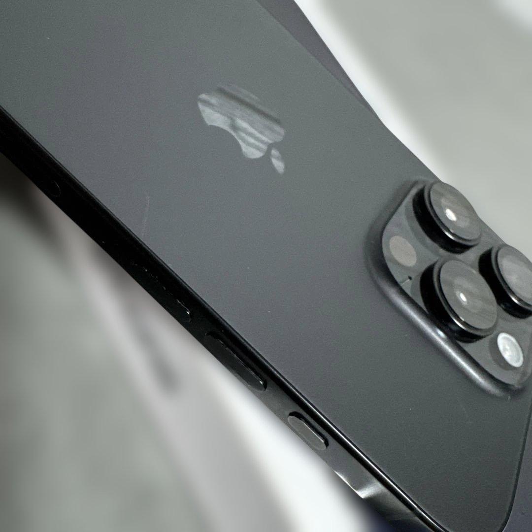 Apple iPhone16PRO 128GB ブラックチタニウム　本体