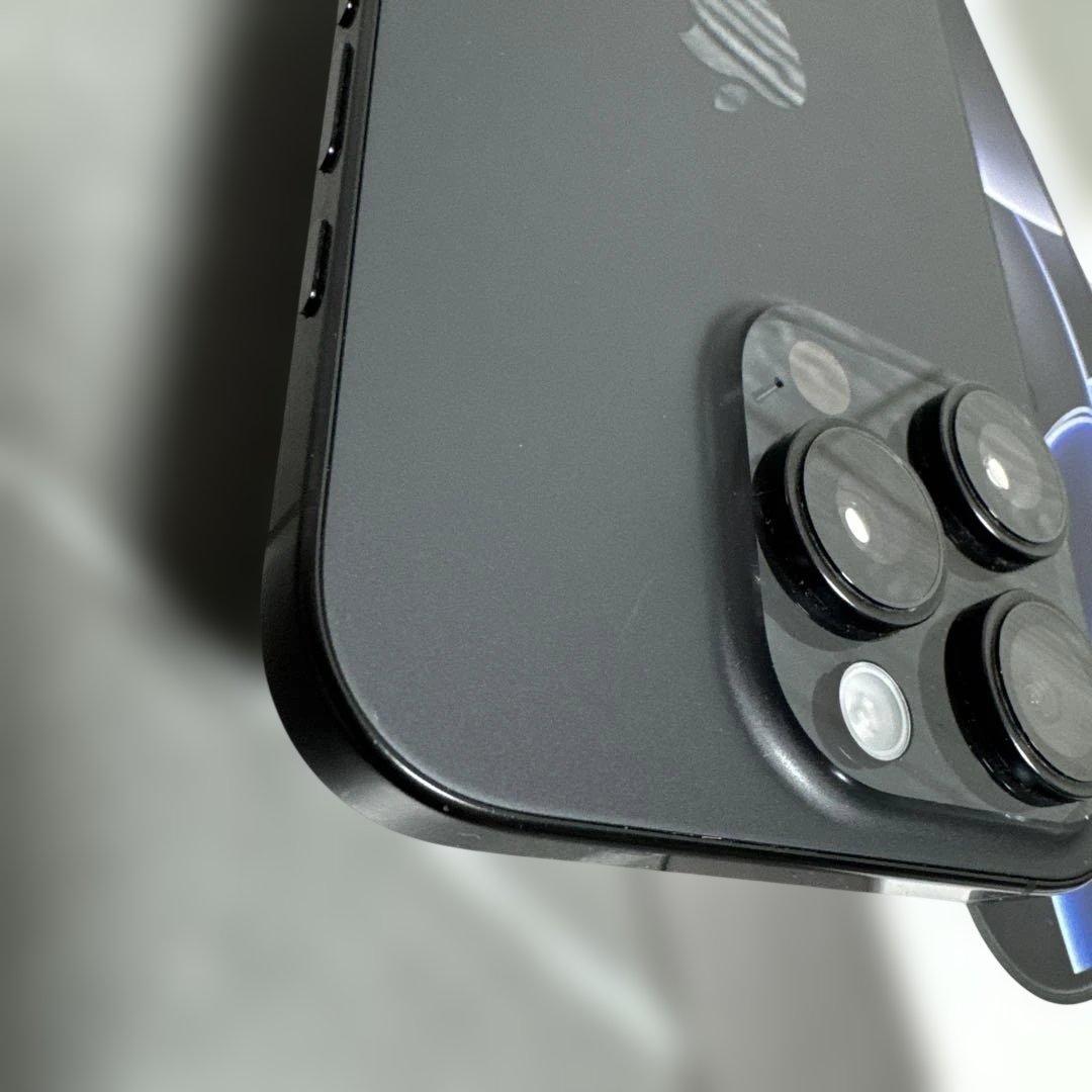 Apple iPhone16PRO 128GB ブラックチタニウム　本体