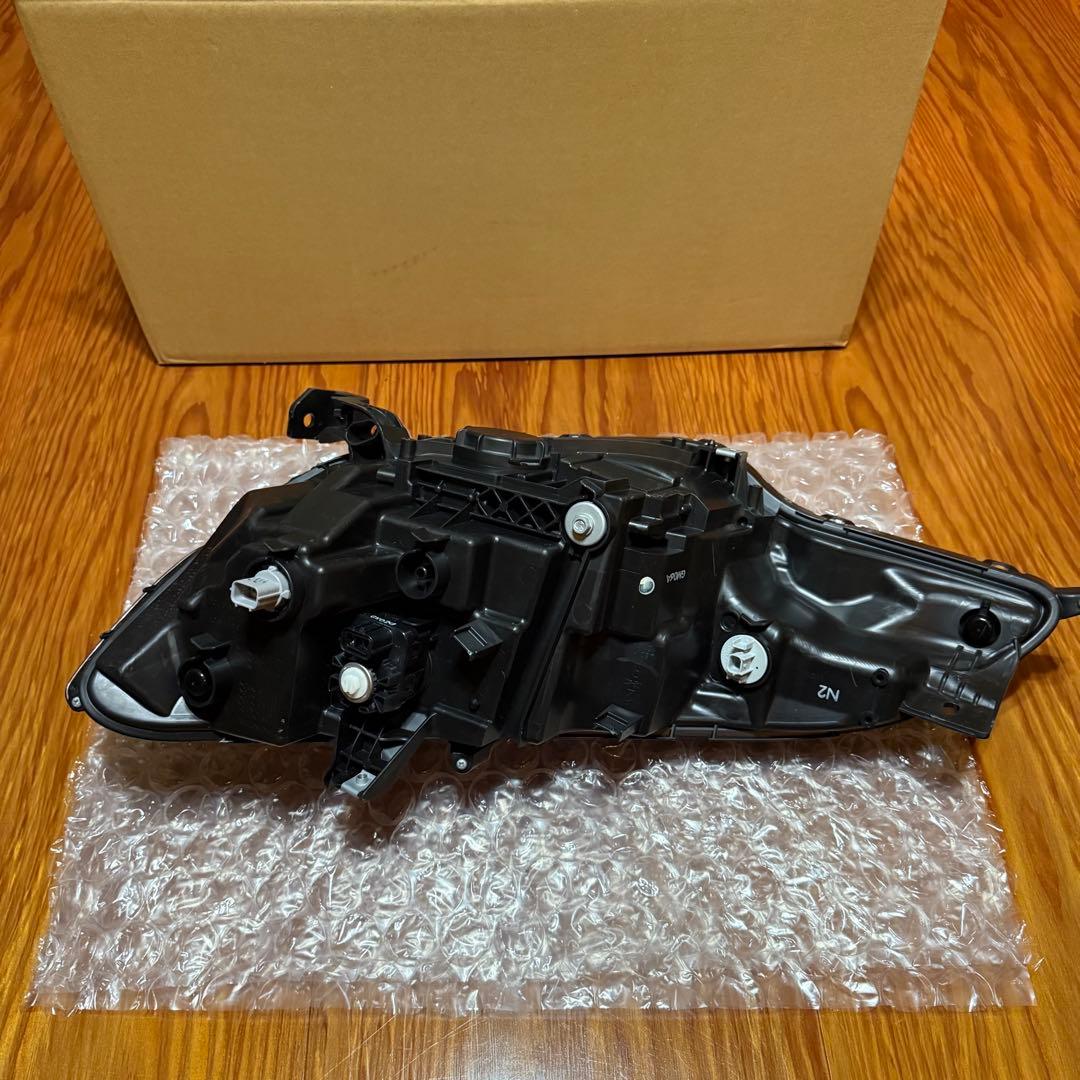 ホンダ　フィット　右ヘッドライト　gp5 gp6