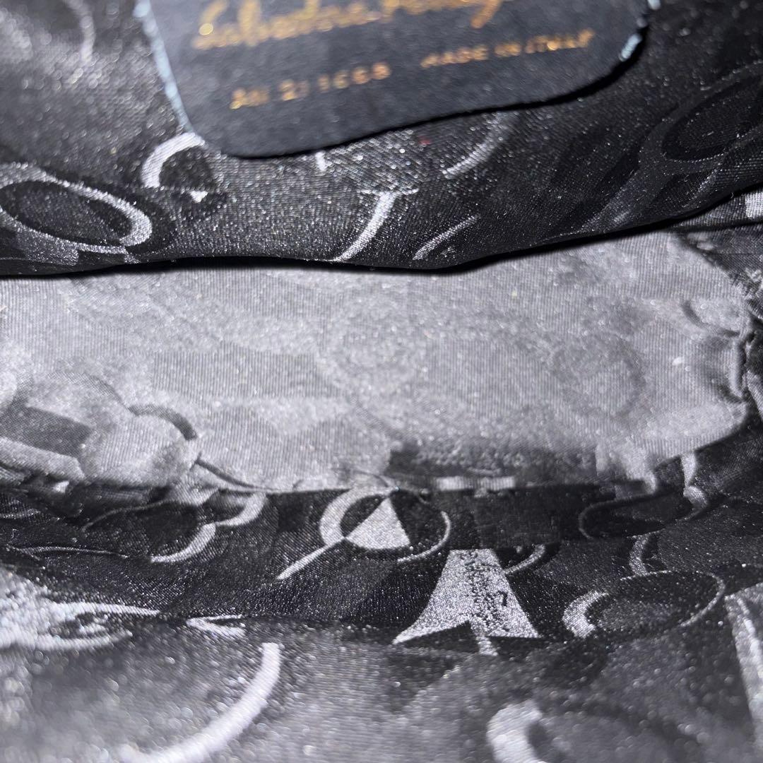 P*e様 フェラガモ レザー×スタッズ ハンドバッグ ショルダー　ブラック 正規