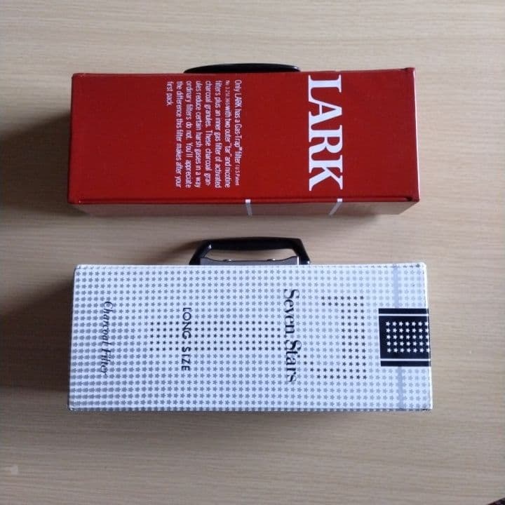 昭和のタバコ柄のカセットテープ入れ2個組