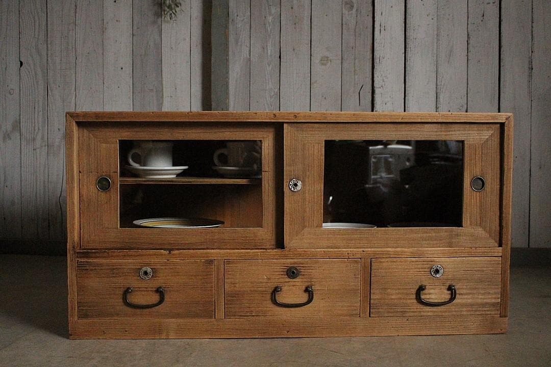 味のある古いガラス戸棚×木製小引き出し3杯　食器棚　収納　古家具　古民家