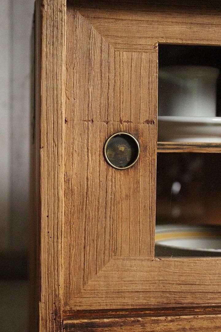 味のある古いガラス戸棚×木製小引き出し3杯　食器棚　収納　古家具　古民家