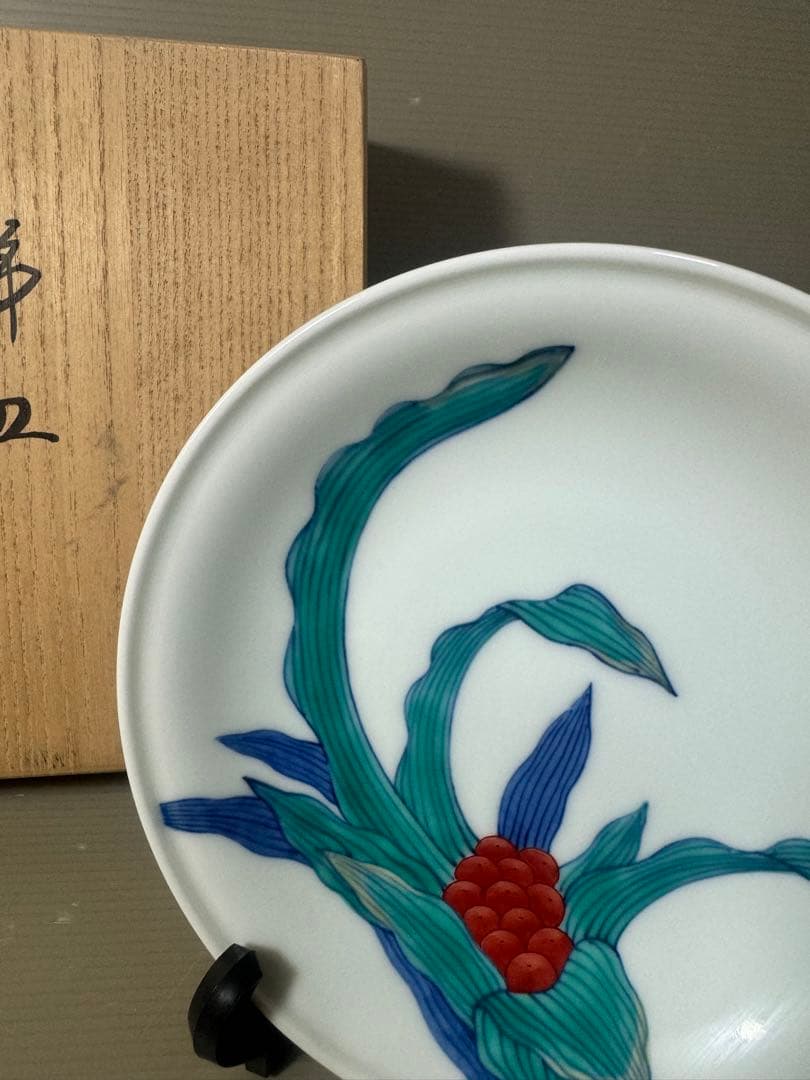 2590 有田焼　重要無形文化財 今右衛門窯 色絵磁器 錦万年青絵　飾皿　未使用