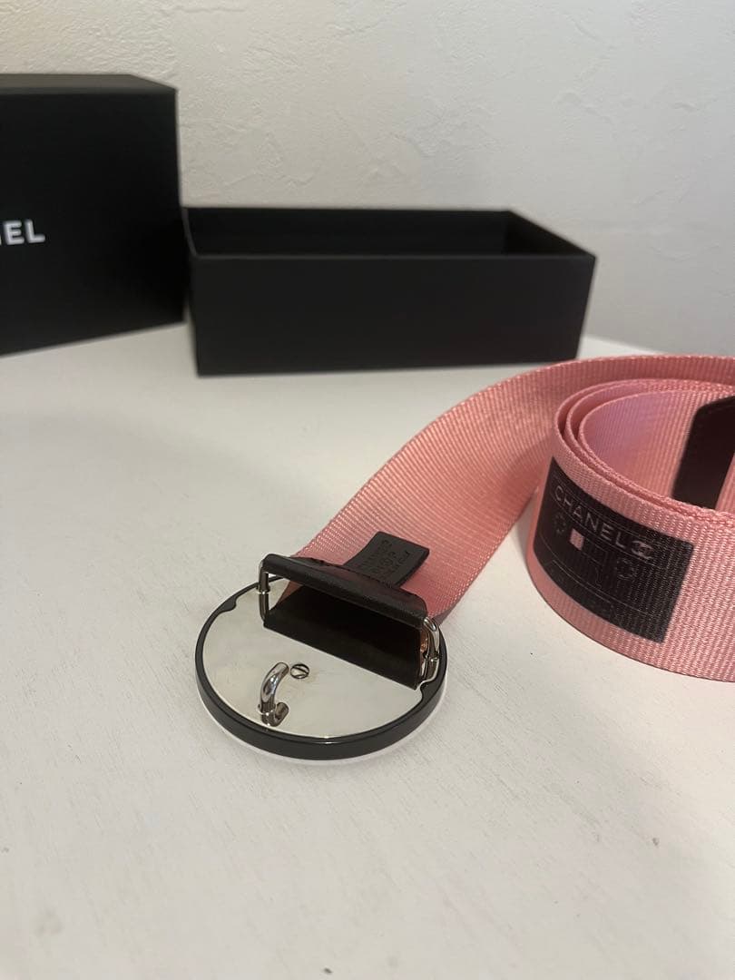CHANEL ロゴ 入り ピンク ベルト ボックス付き 春 夏 ヴィンテージ