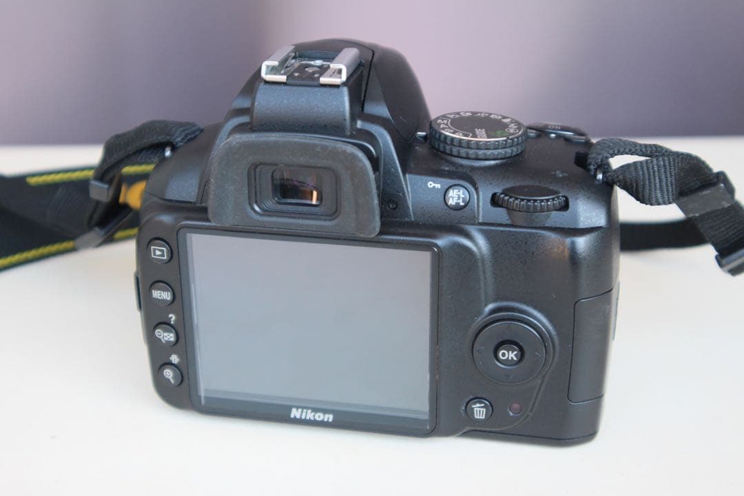Nikon D3000 動作品　充電器付