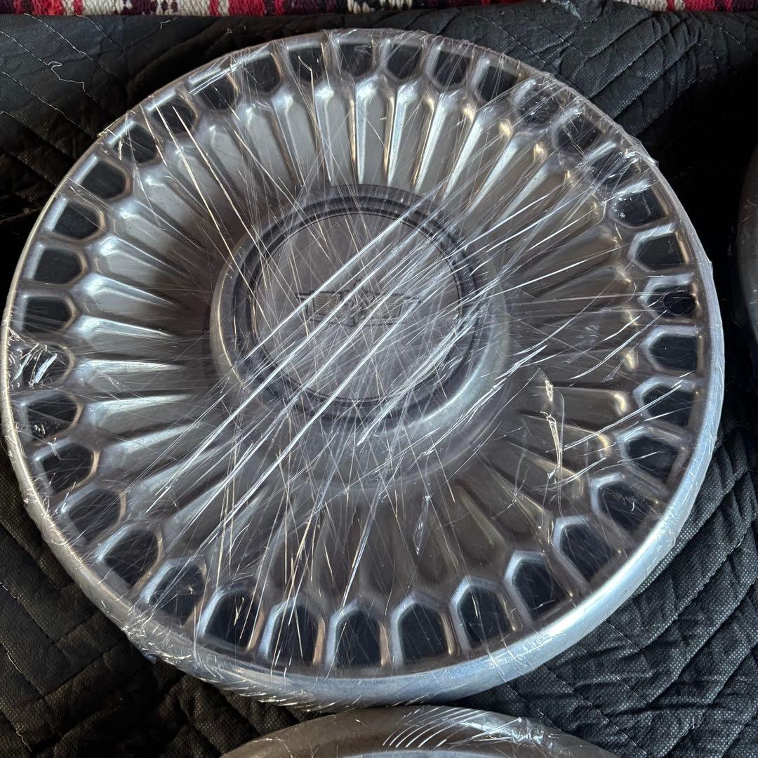 たつねシボレー　カプリス　15インチ純正ホイールキャップ