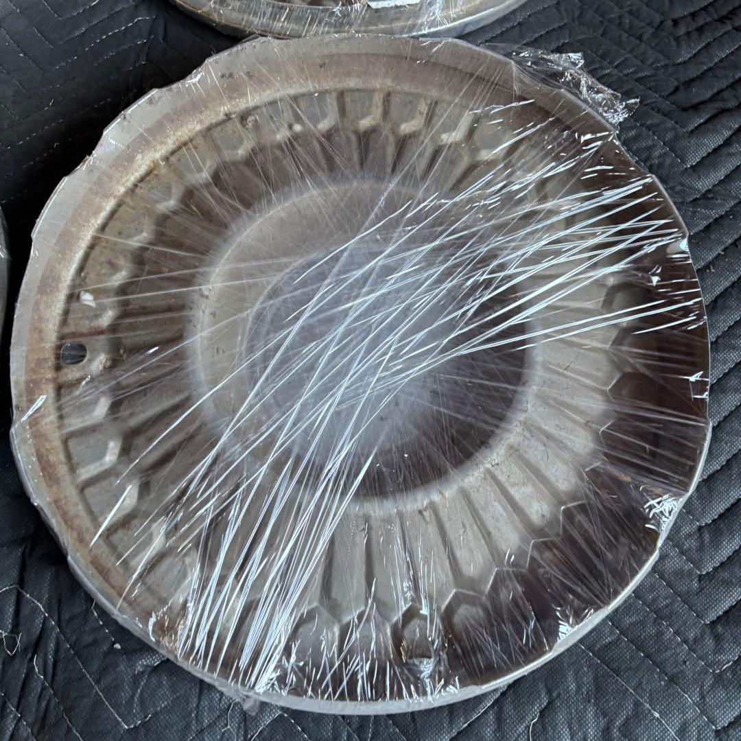 たつねシボレー　カプリス　15インチ純正ホイールキャップ