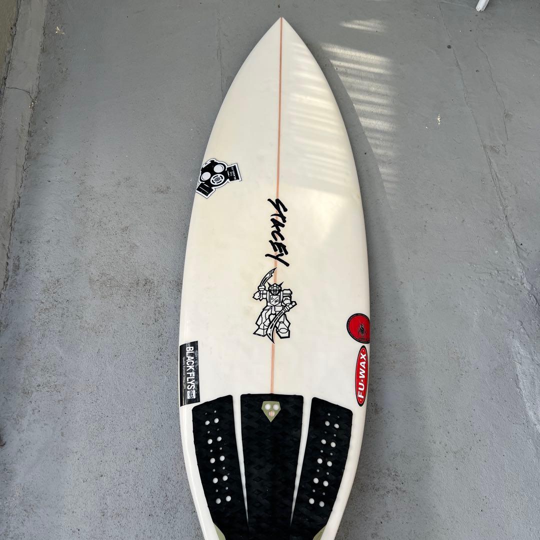 （フィン付き）ステイシーサーフボード　サーフボード　5.6 小波