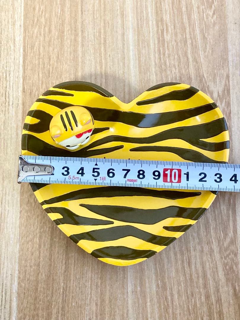 希少 サンリオ ハローキティ ハート型小物入れ ヒョウ柄キティちゃん2002年