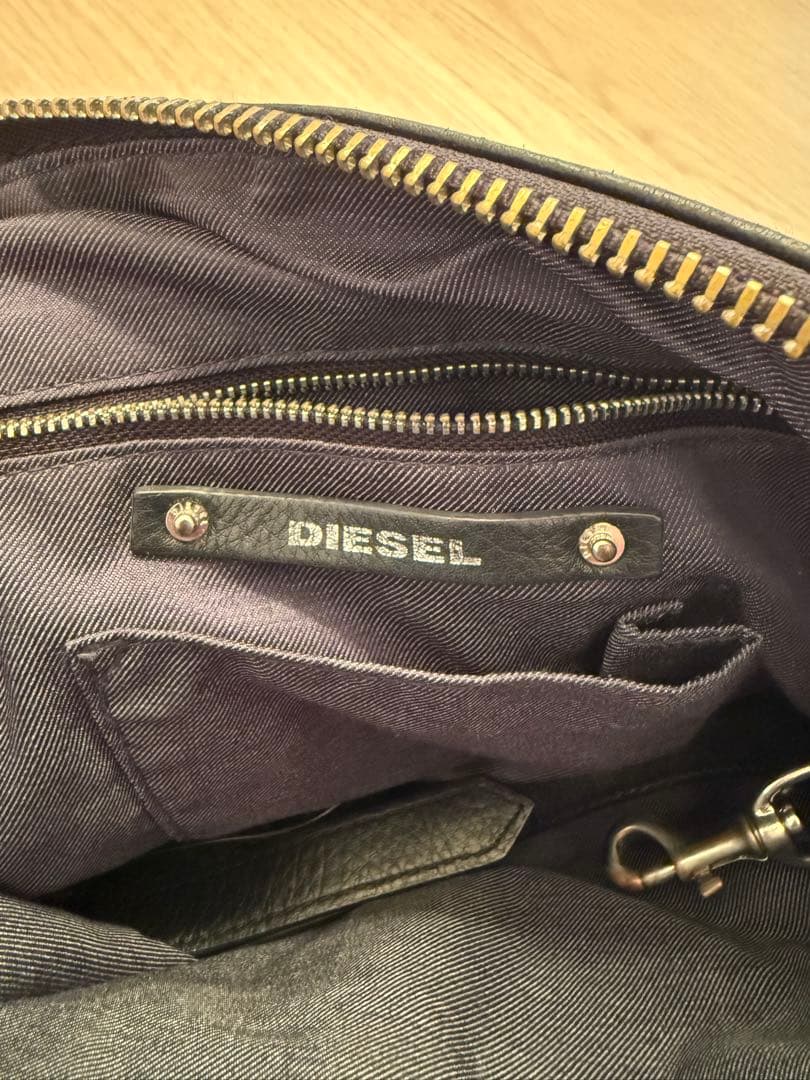 DIESEL LE-ZIPPER クロスボディー　バッグ　ブラック