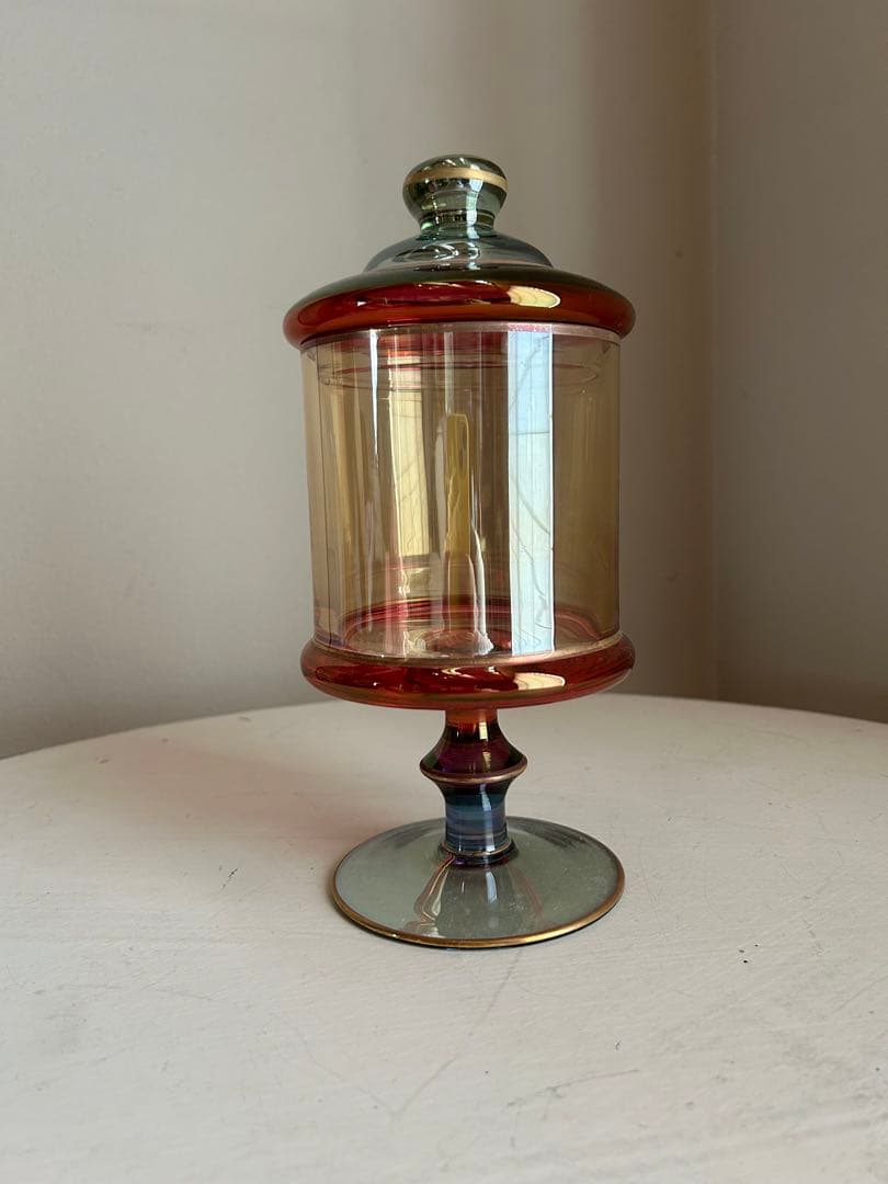 色の配色が絶妙な逸品