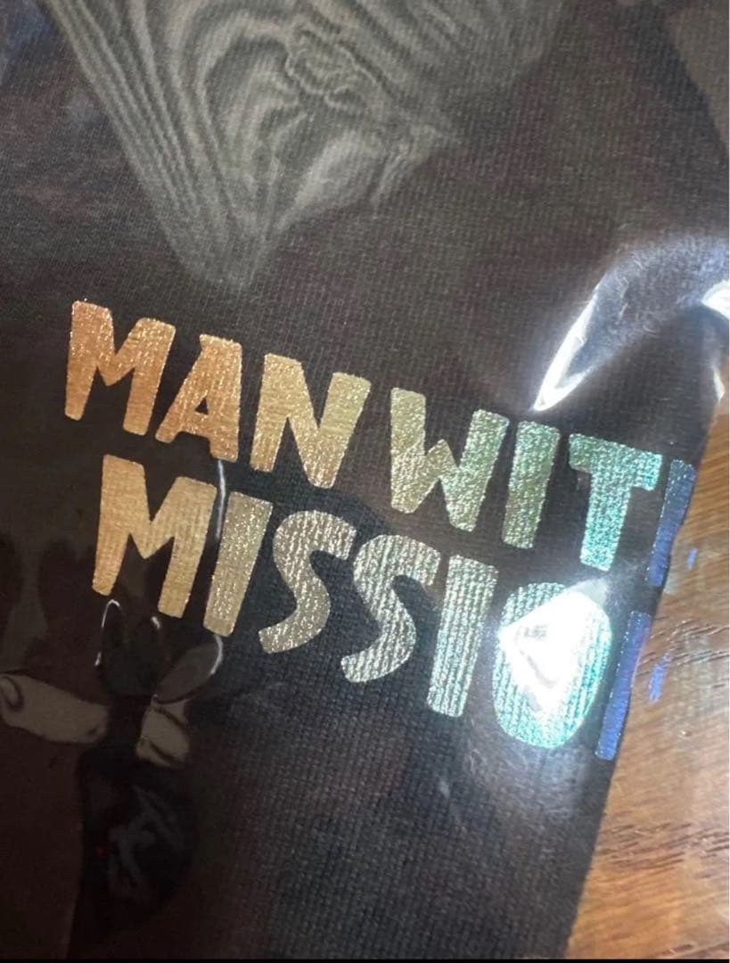 マンウィズ　Lサイズ　Too many ゴッツ ロンT（ブラック×ホログラム）