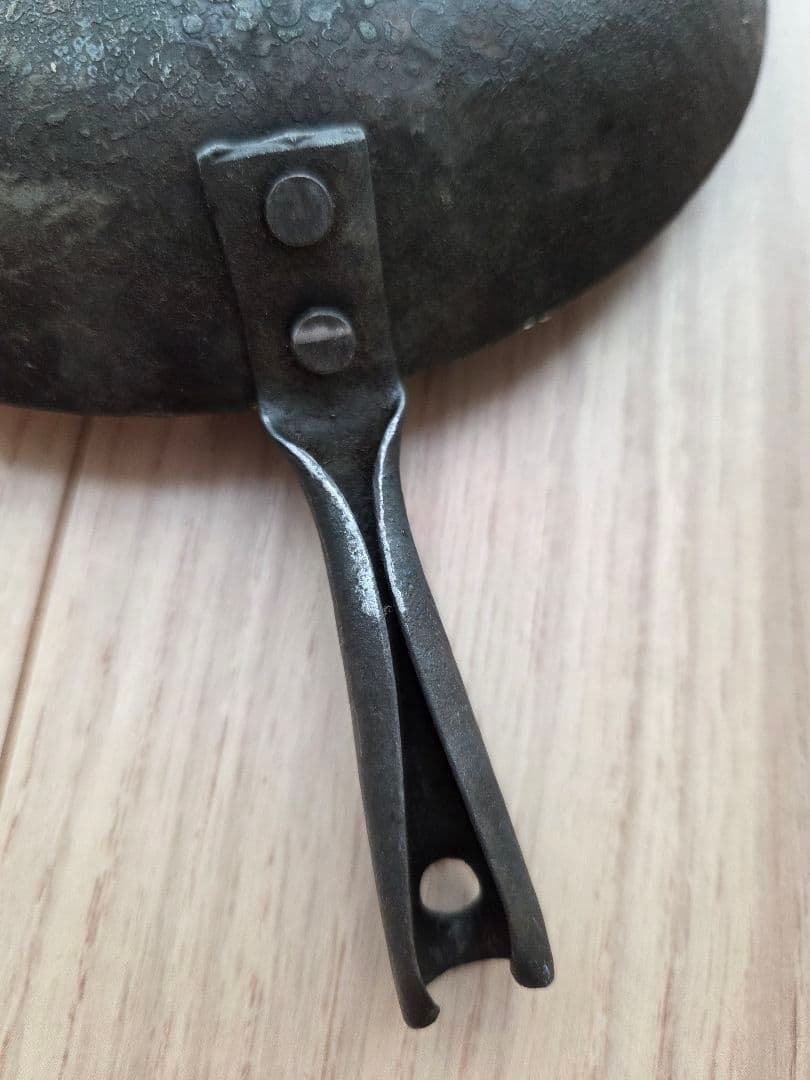 ひ*り様 成田理俊さん　鉄フライパンとフライ返し　成田パン