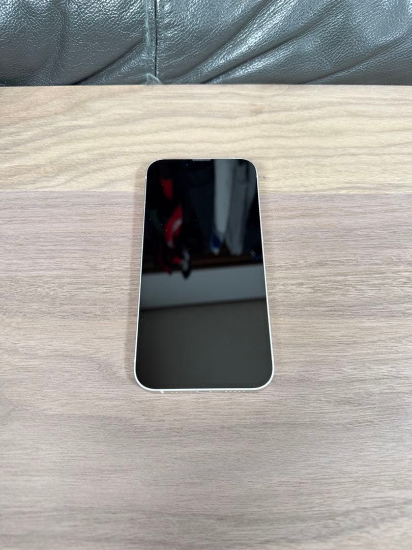 Apple iPhone 13 ホワイト 本体と充電ケーブル