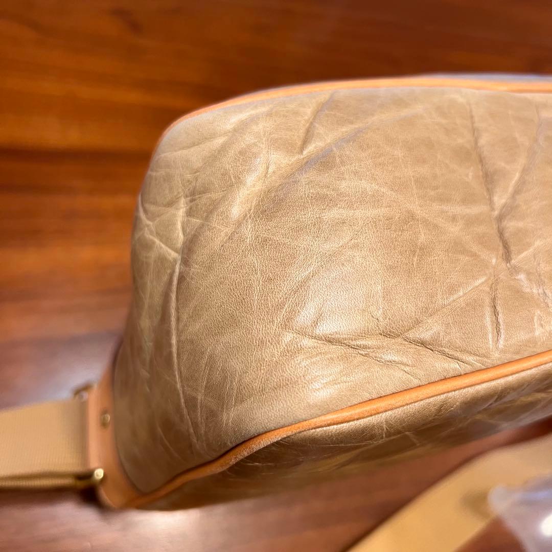 HUNTING WORLDレザー ショルダーバッグ ベージュ