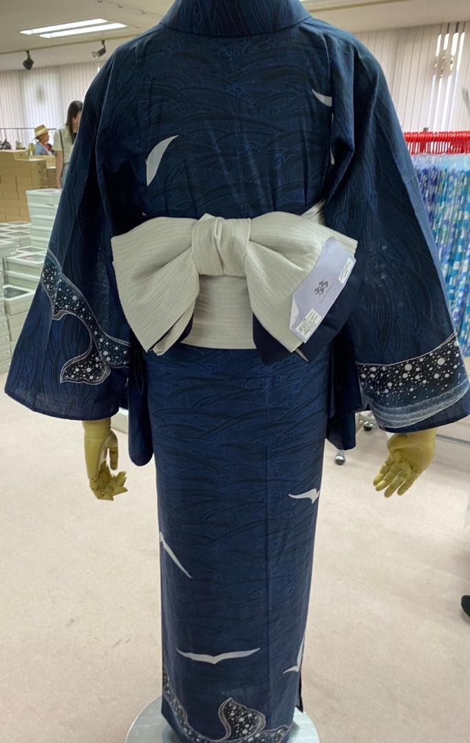 しげこです〜レア柄★めずらしい絵羽柄浴衣.紺地波柄