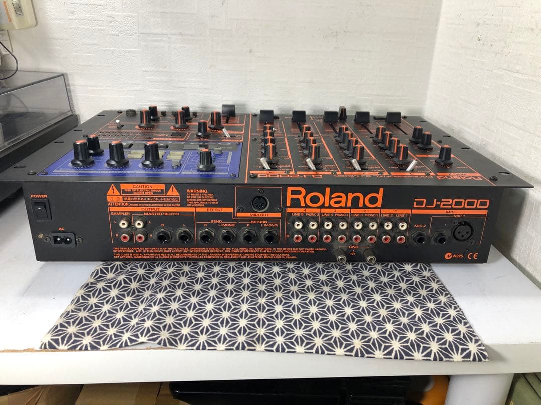 Roland ローランド　DJ-2000