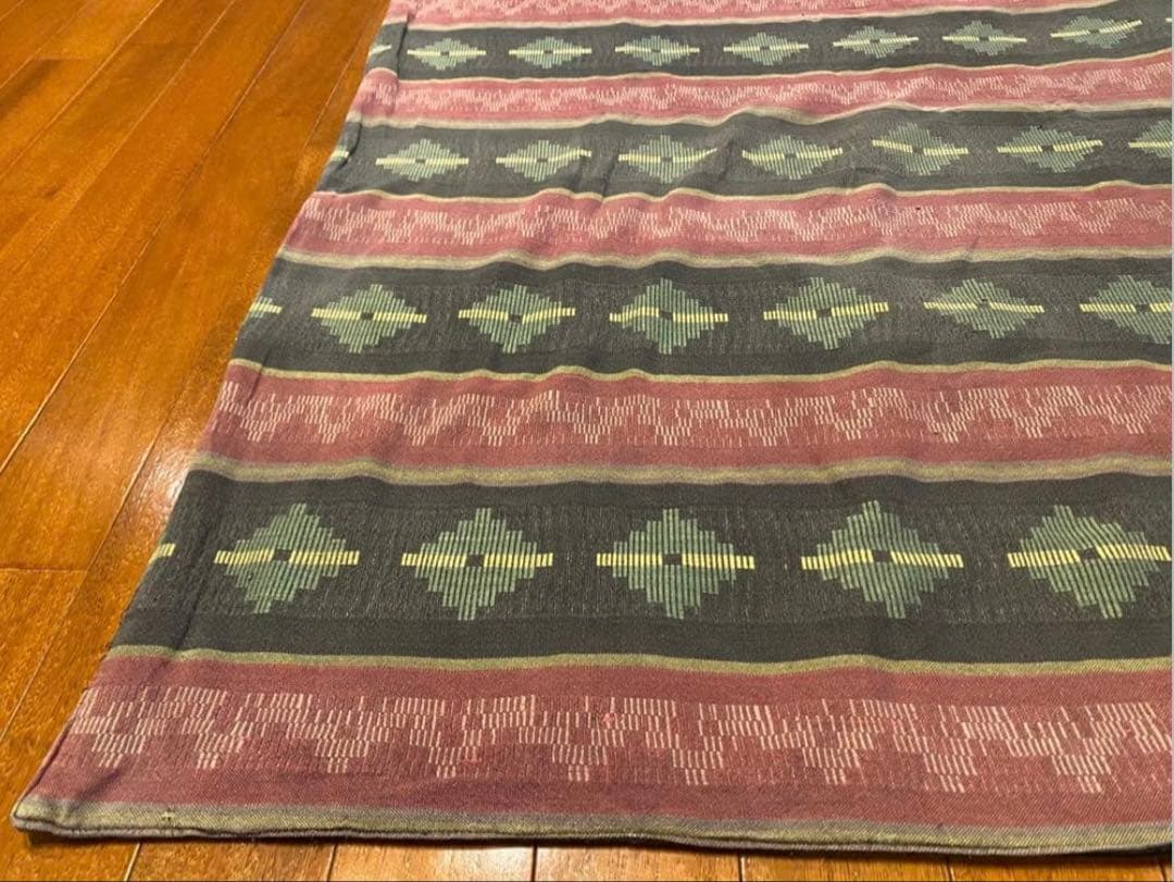 フィリピン　イカットラグ　厚４mm アンティーク　手織り・自然染料手染め　レア