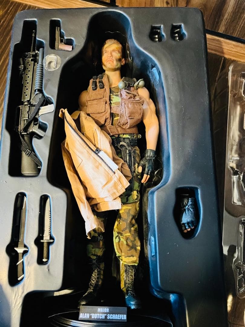 あ*き様 ホットトイズ 1/6 ムービー・マスターピース　ダッチ 「プレデター」