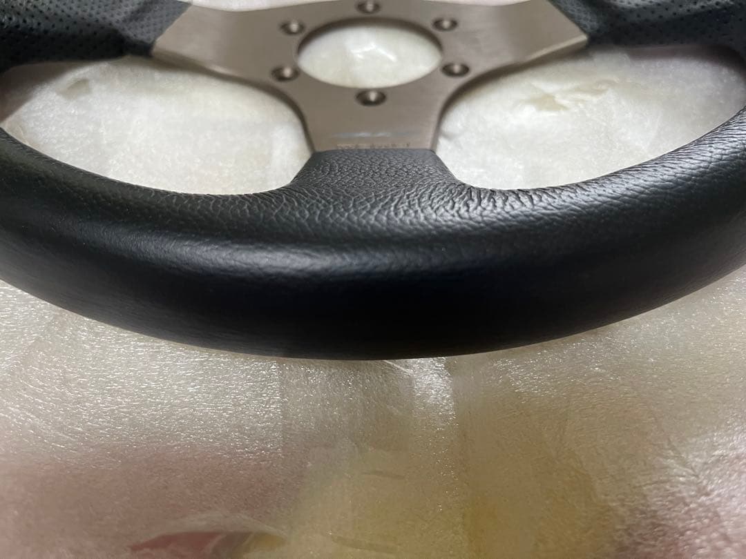 MOMO RACE ステアリング 32Φ