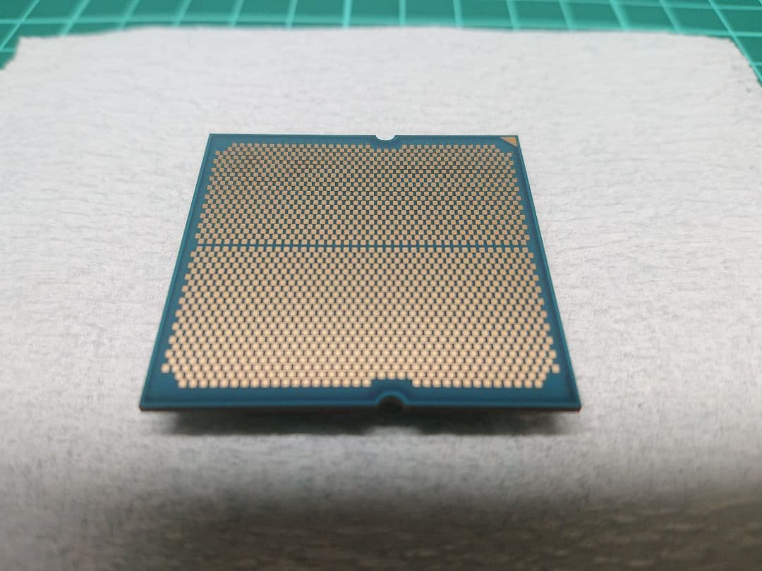 AMD Ryzen 7 8700G 【中古】