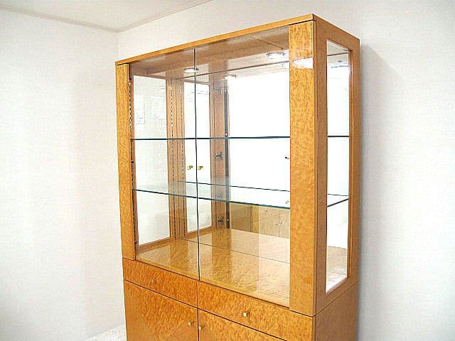 IDC大塚家具　スプレンダー バーズアイメープル　照明付きキュリオケース 飾り棚