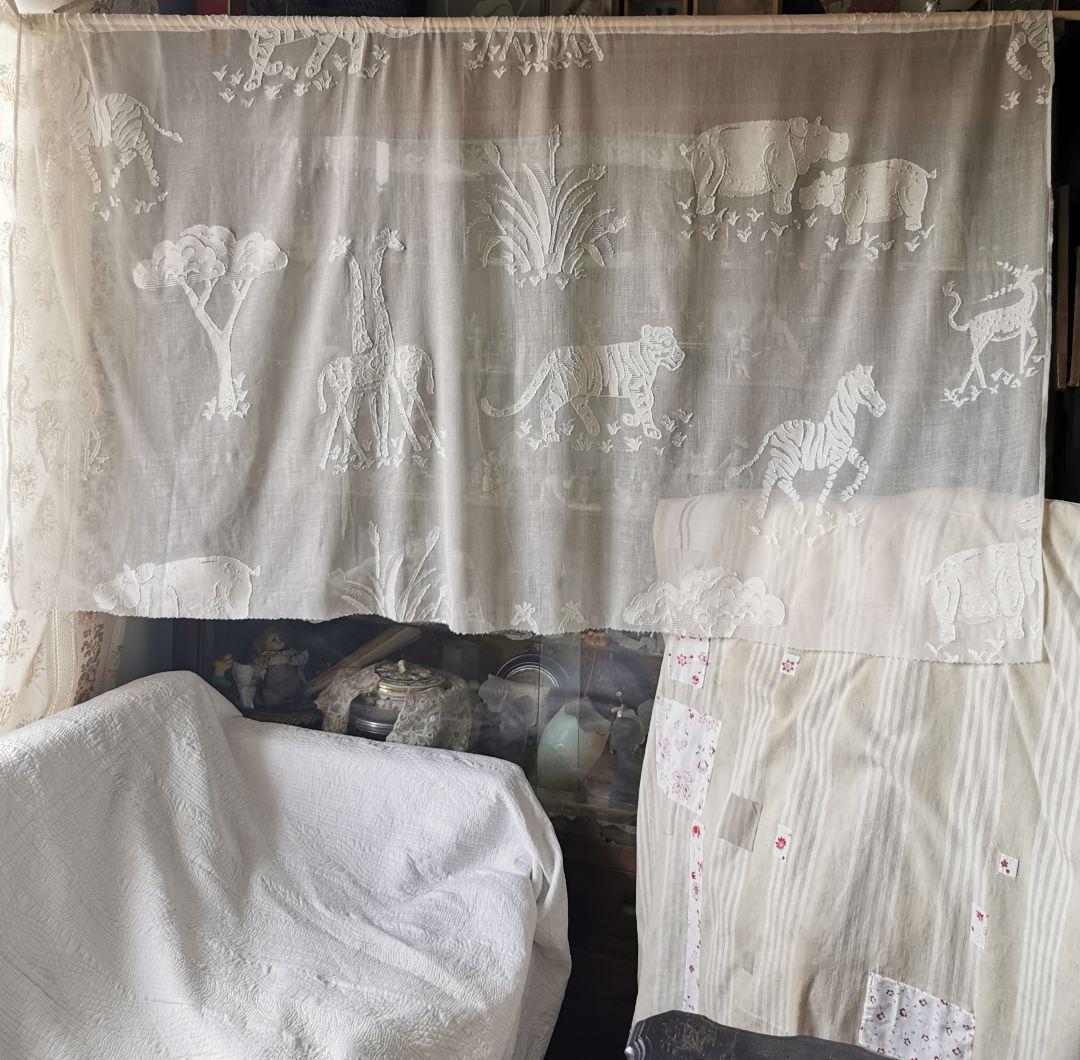 アンティーク マドラスレース サファリ 動物の楽園 カーテンパネル アイボリー