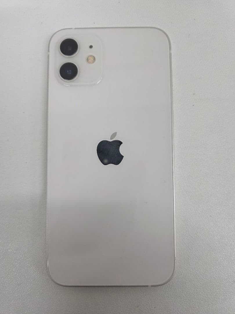 Apple iPhone 12 ホワイト IMEI353048115942304