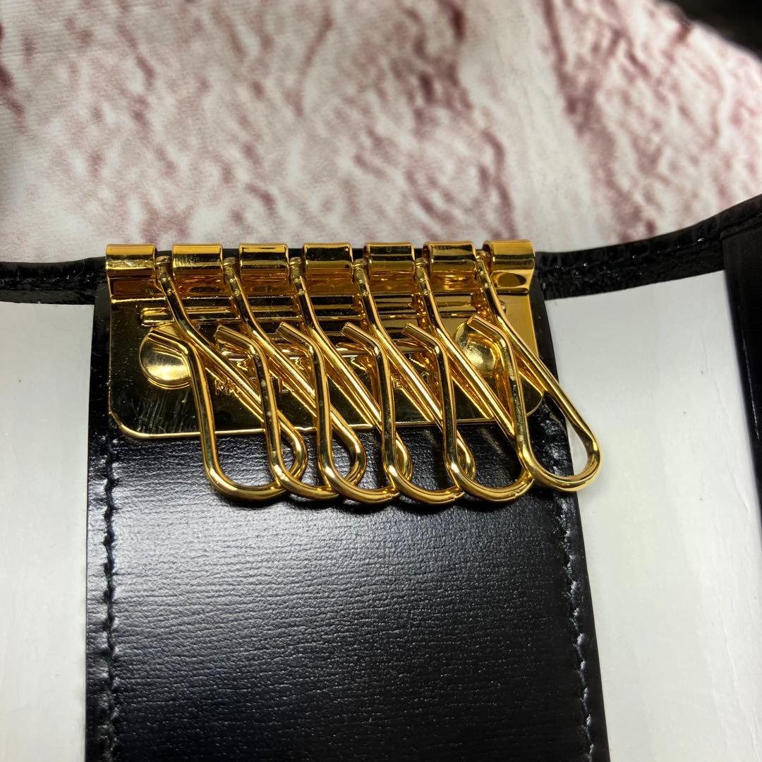 新品・未使用✨フェラガモ ガンチーニ ゴールド金具 ロゴ刻印 レザー キーケース