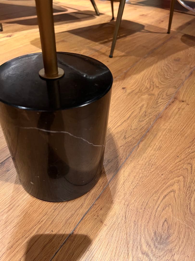 ゴールド天板のセンターテーブル