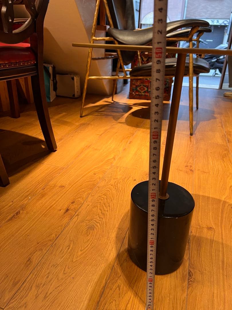 ゴールド天板のセンターテーブル