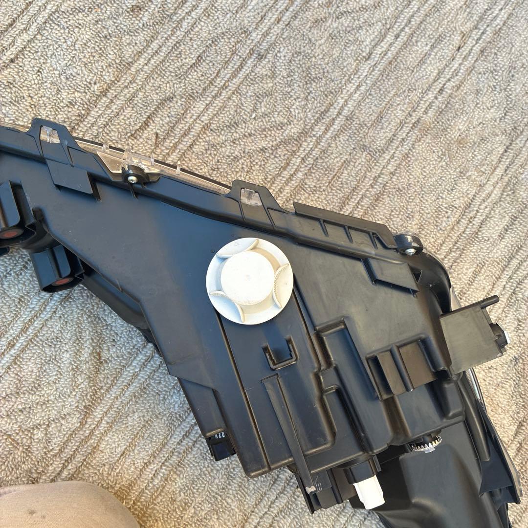 アクア　純正ヘッドライト　左側　MXPK10