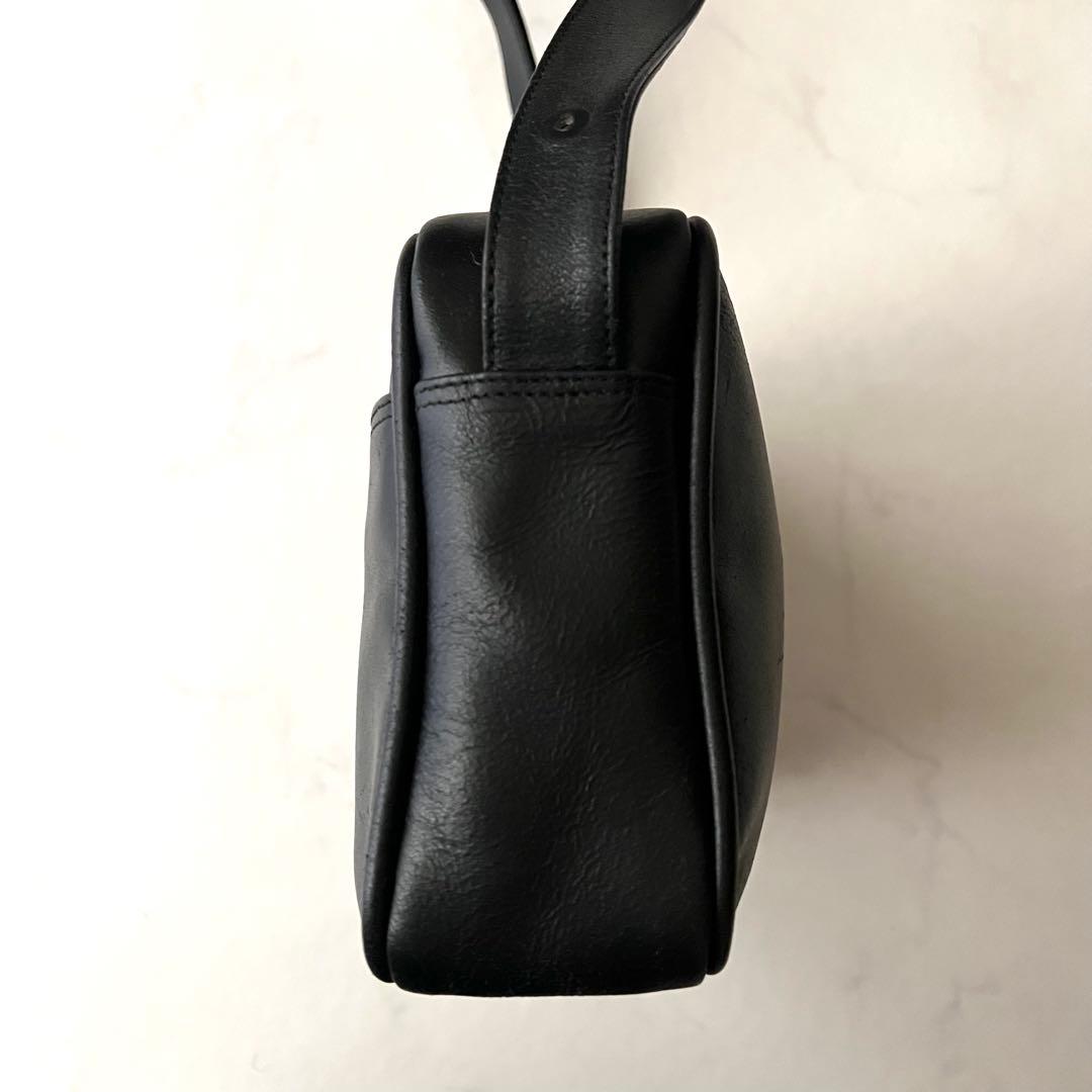 GIVENCHY 4Gロゴ ショルダーバッグ レザー 黒 パンチング