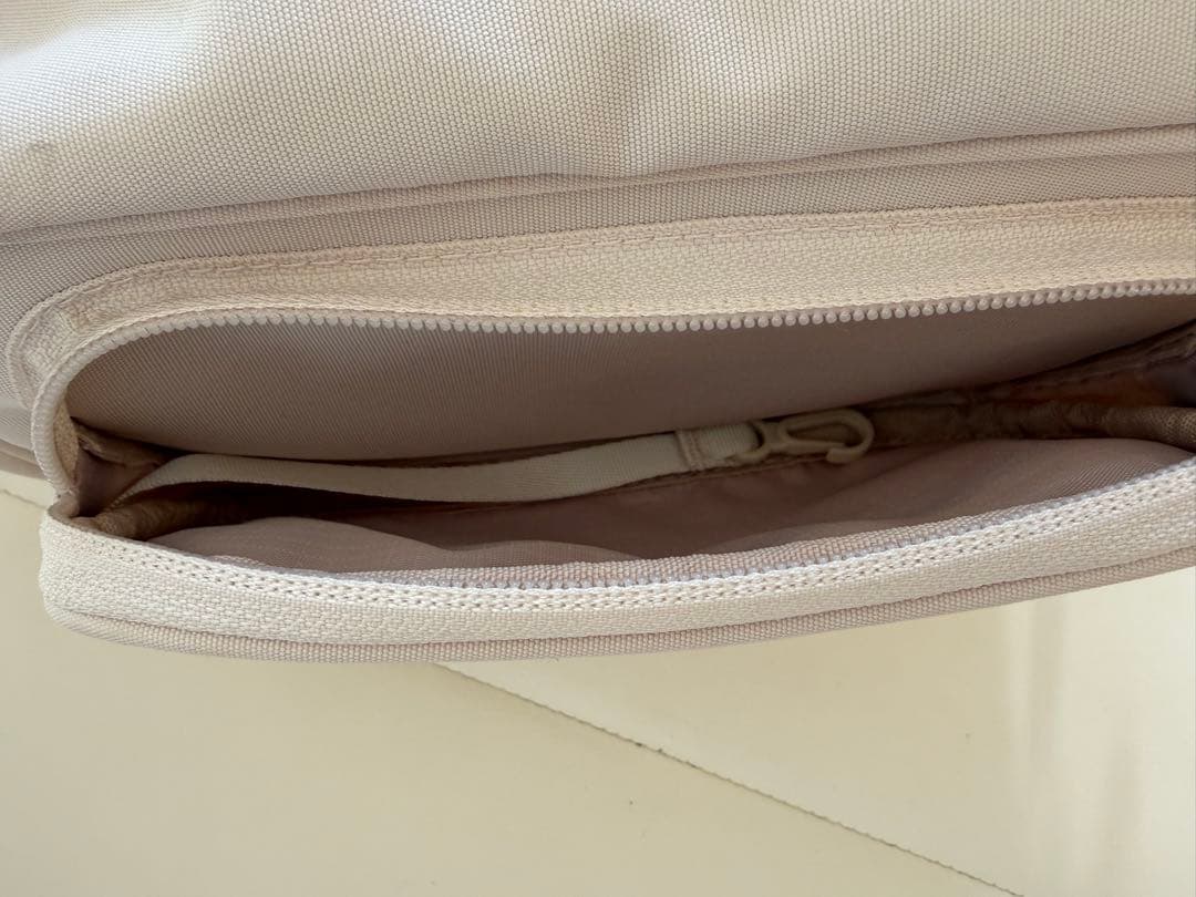 POMULU アイボリー　ヒップシート