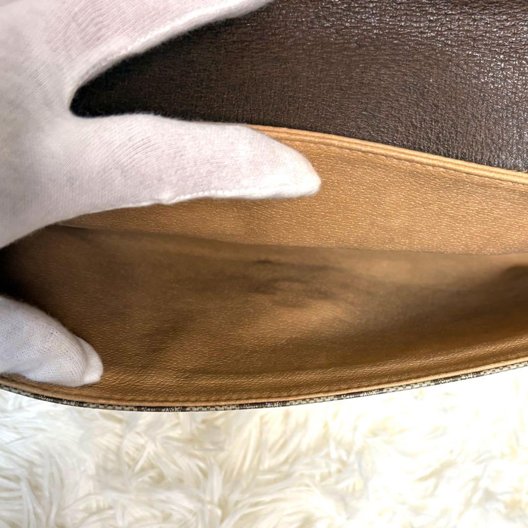 美品　GUCCI クラッチバッグ GG レザー ロゴ ベージュ ブラウン 金