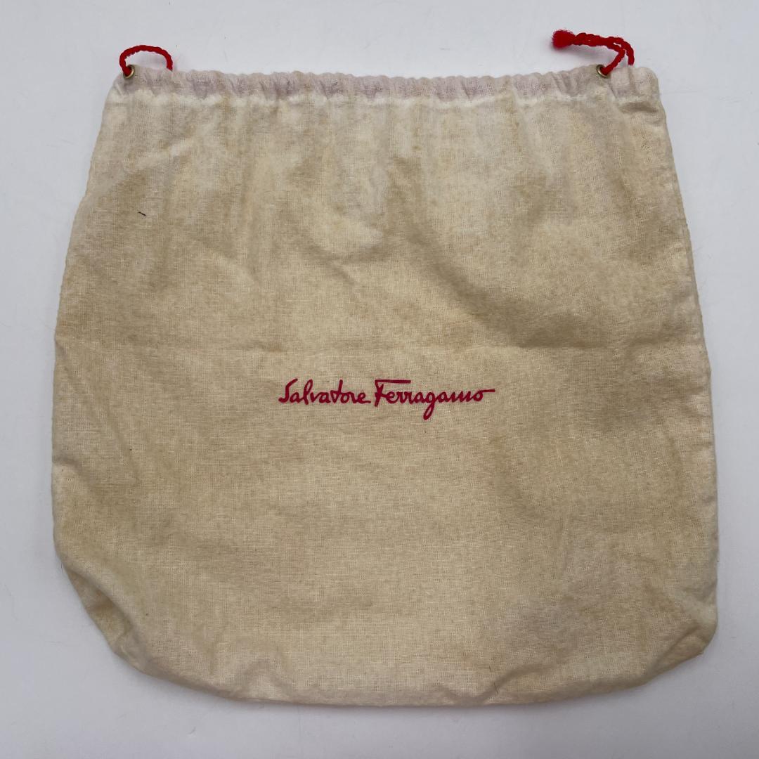 良品 Ferragamo ショルダーバッグ レザー レッド ヴァラリボン