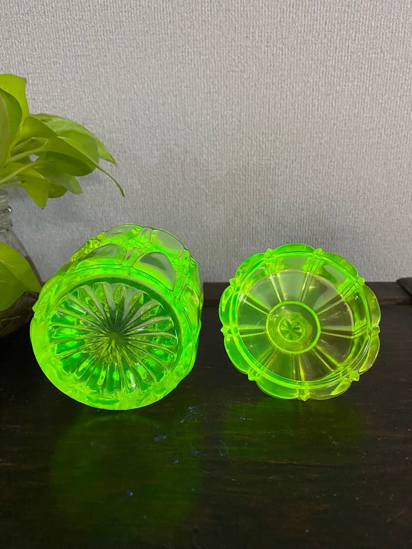 ベルギー　アンティーク　ヴァルサンランベール　ウランガラス　小物入れ