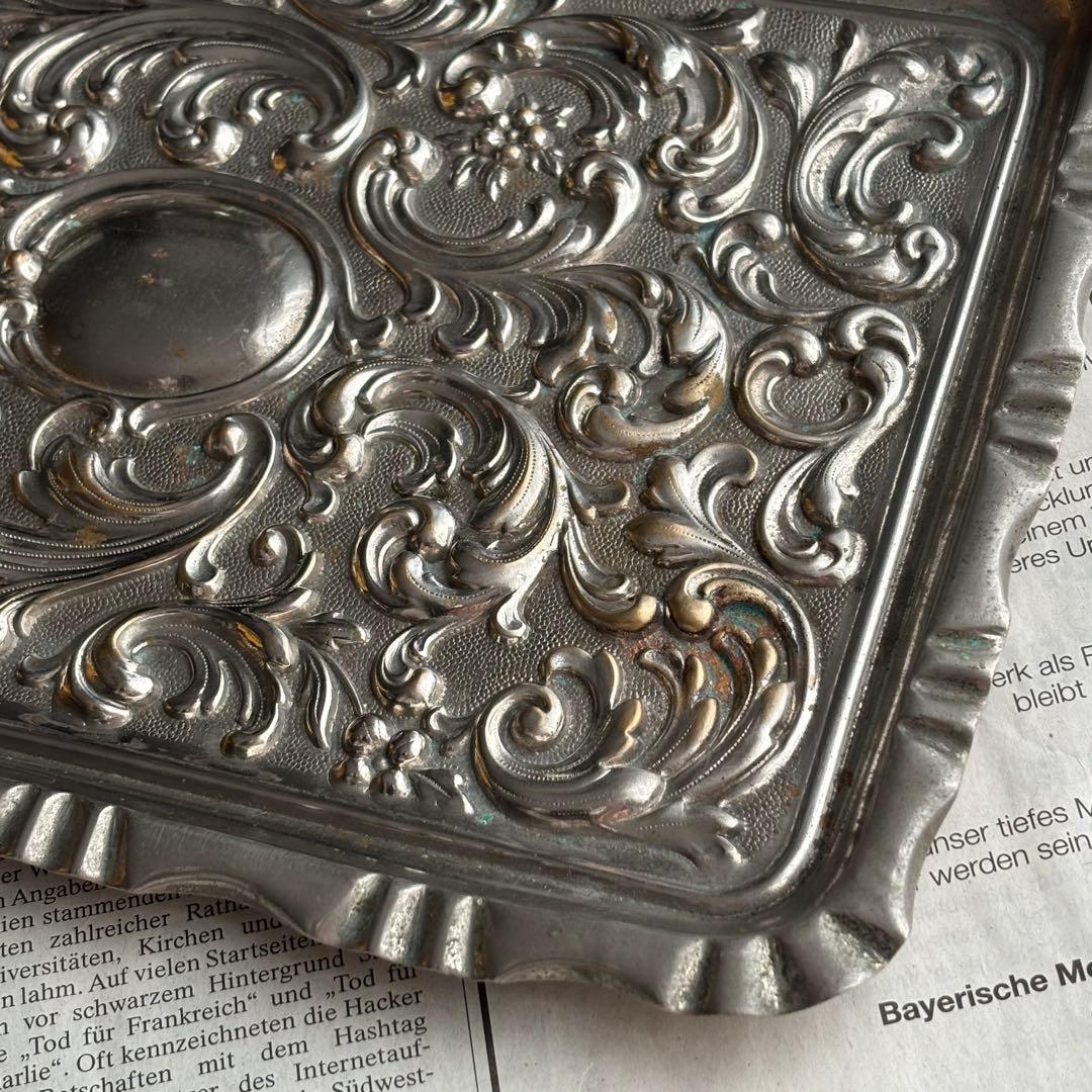 【フランス】ヴィクトリアン ヴィンテージ 装飾 銀色 トレイ エンボス加工